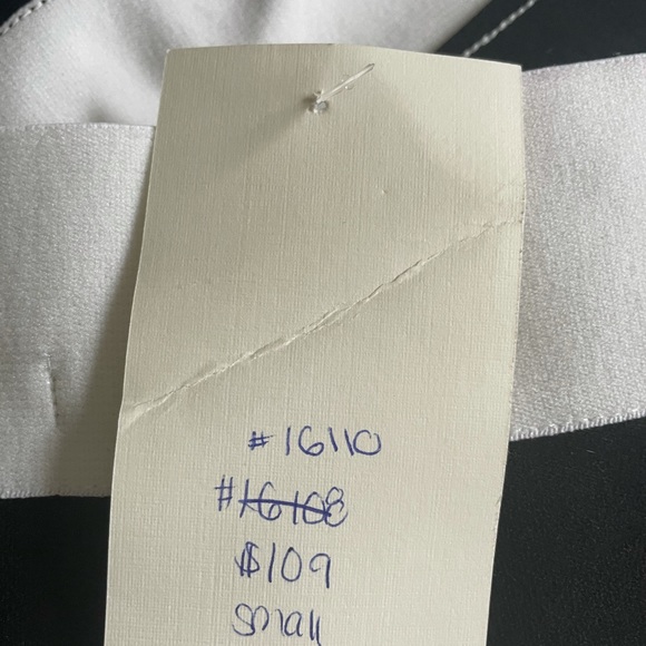 New black and white body on dress - Picture 3 of 4